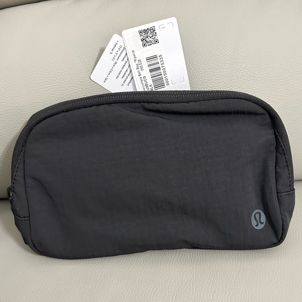 NWT Lululemon Black Belt Bag 1L - Rip Stop